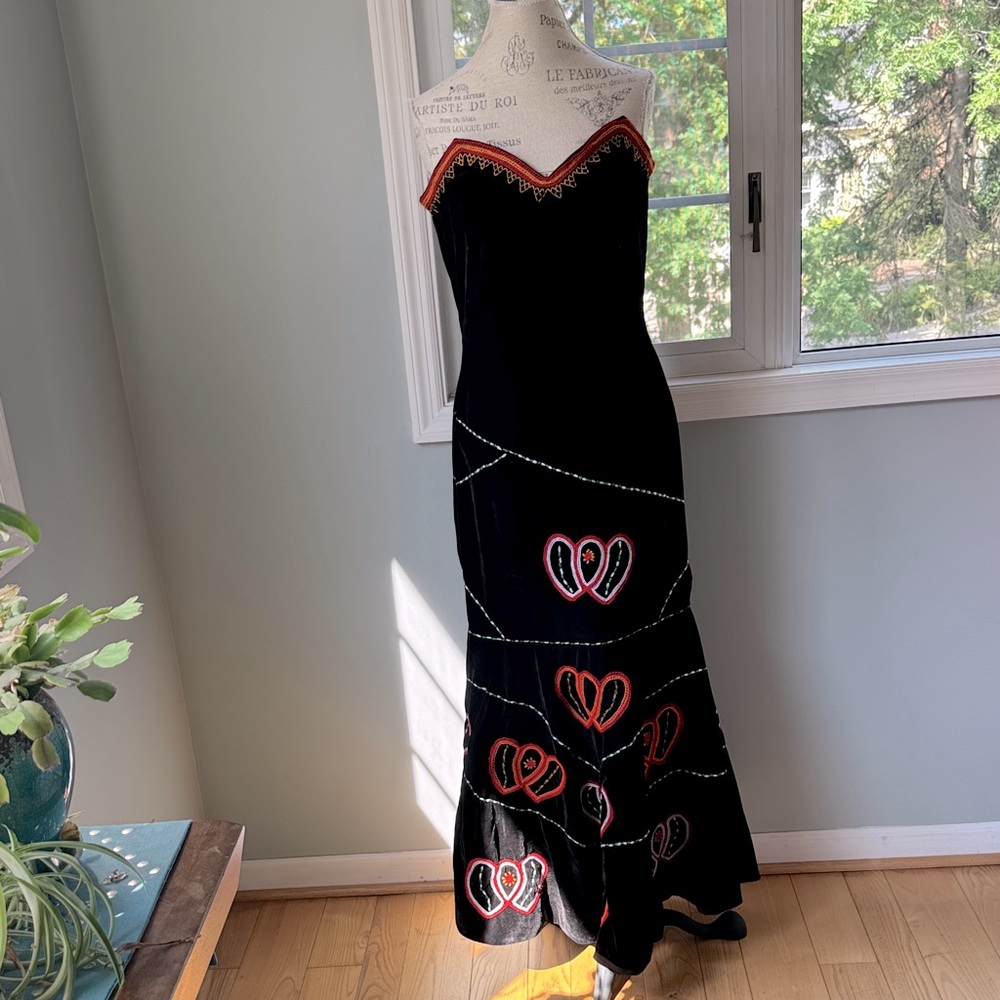 Vintage black velvet strapless embroidered mermaid maxi gown EVC size small